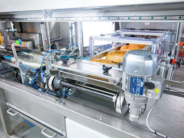 Bread slicing and packaging robot