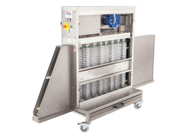 Trays cleaning machine side panel open