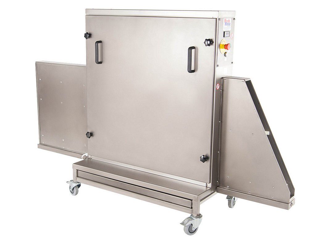 Trays cleaning machine side